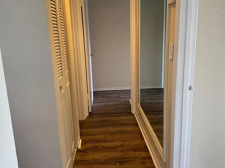 1407 NE 56th St #201 — Photo 9