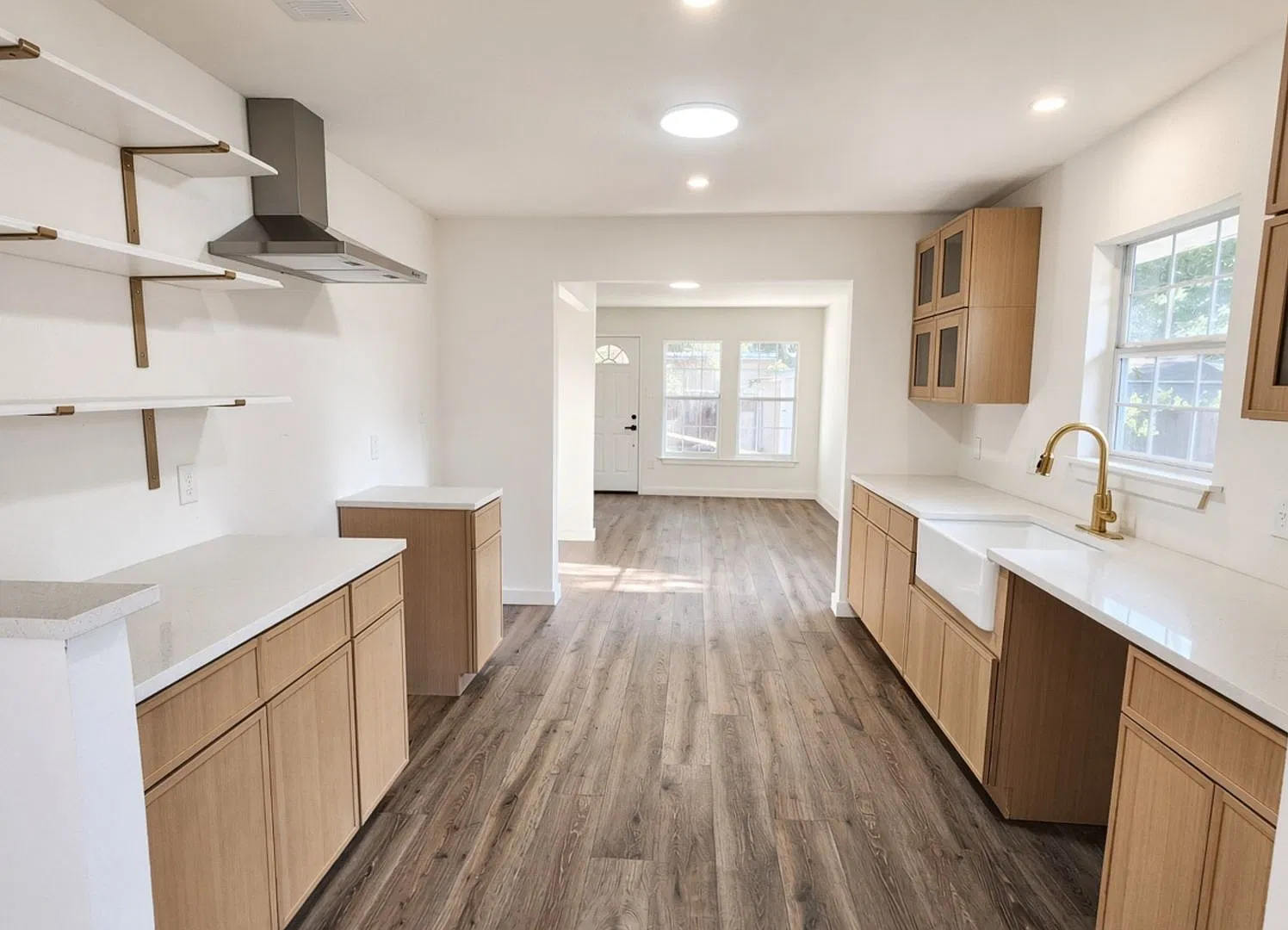 3 Bedroom 2 Bath remodeled home — Photo 4