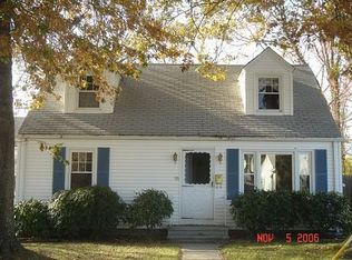 55 Hervey St, Cranston, RI 02920