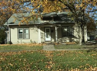 610 N 8th St, Hiawatha, KS 66434