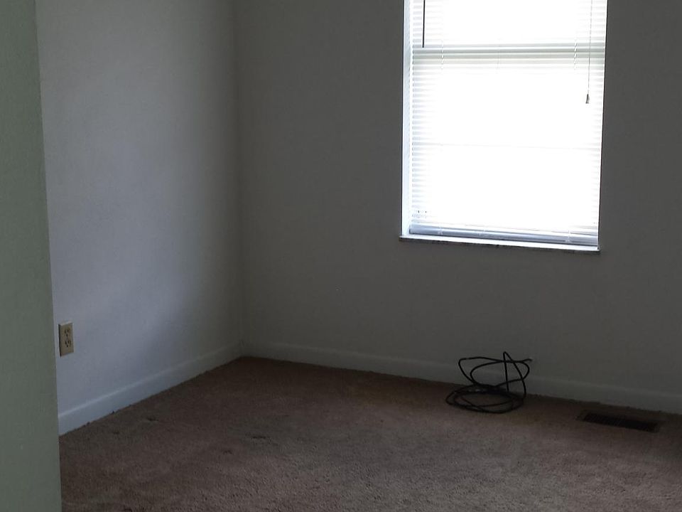 2nd image of 578 Seville Cir