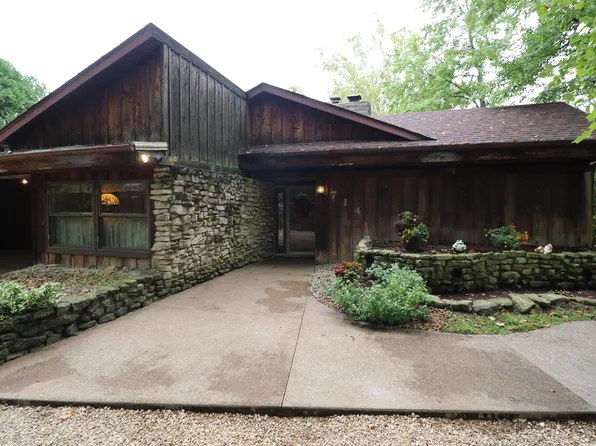 714 Edgewood Dr, Batesville, IN 47006