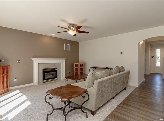 5th image of 10822 238th Avenue Ct E