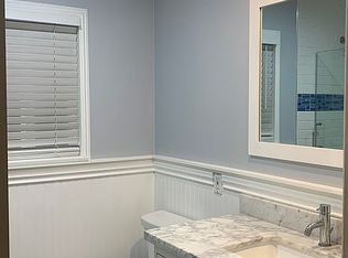 10134 Hayvenhurst Ave, North Hills, CA 91343