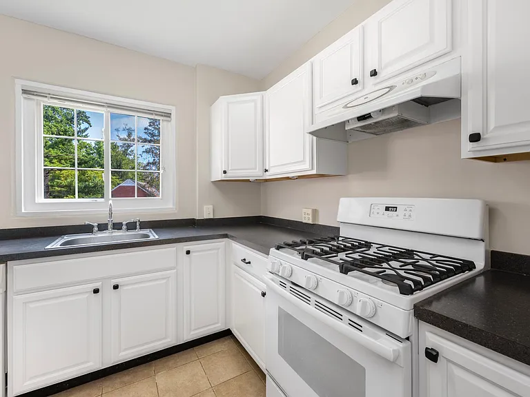3624 Valley Dr — Photo 8