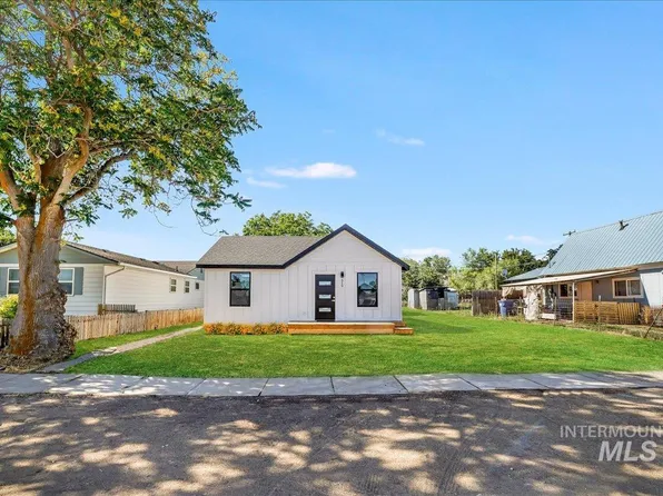 519 5th St, Filer, ID 83328