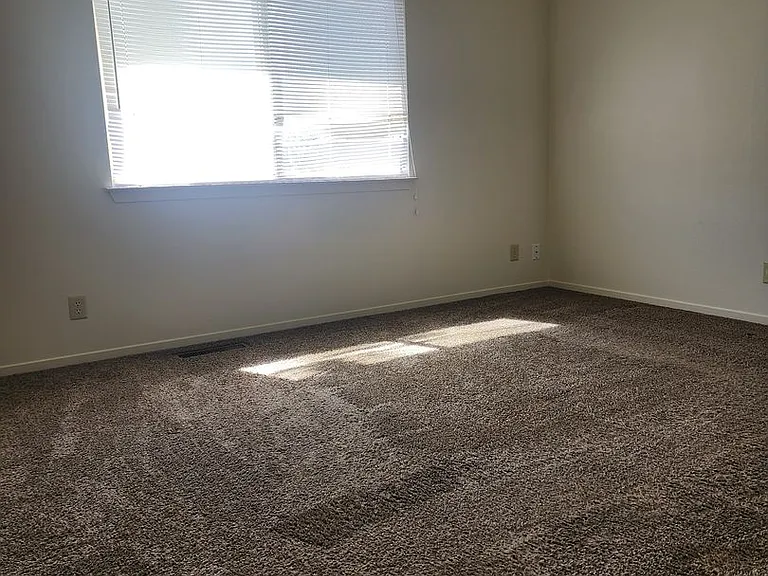 403 Valley Cir — Photo 3