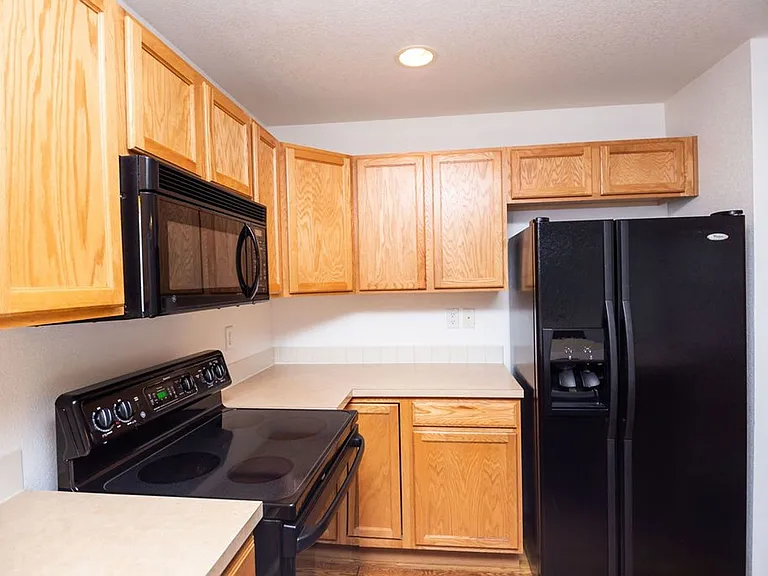 4040 Plum Creek Dr — Photo 10