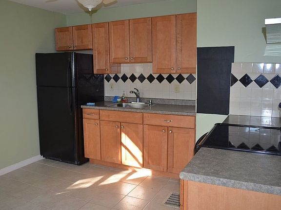 2nd image of 78 Woodlawn Rd APT B