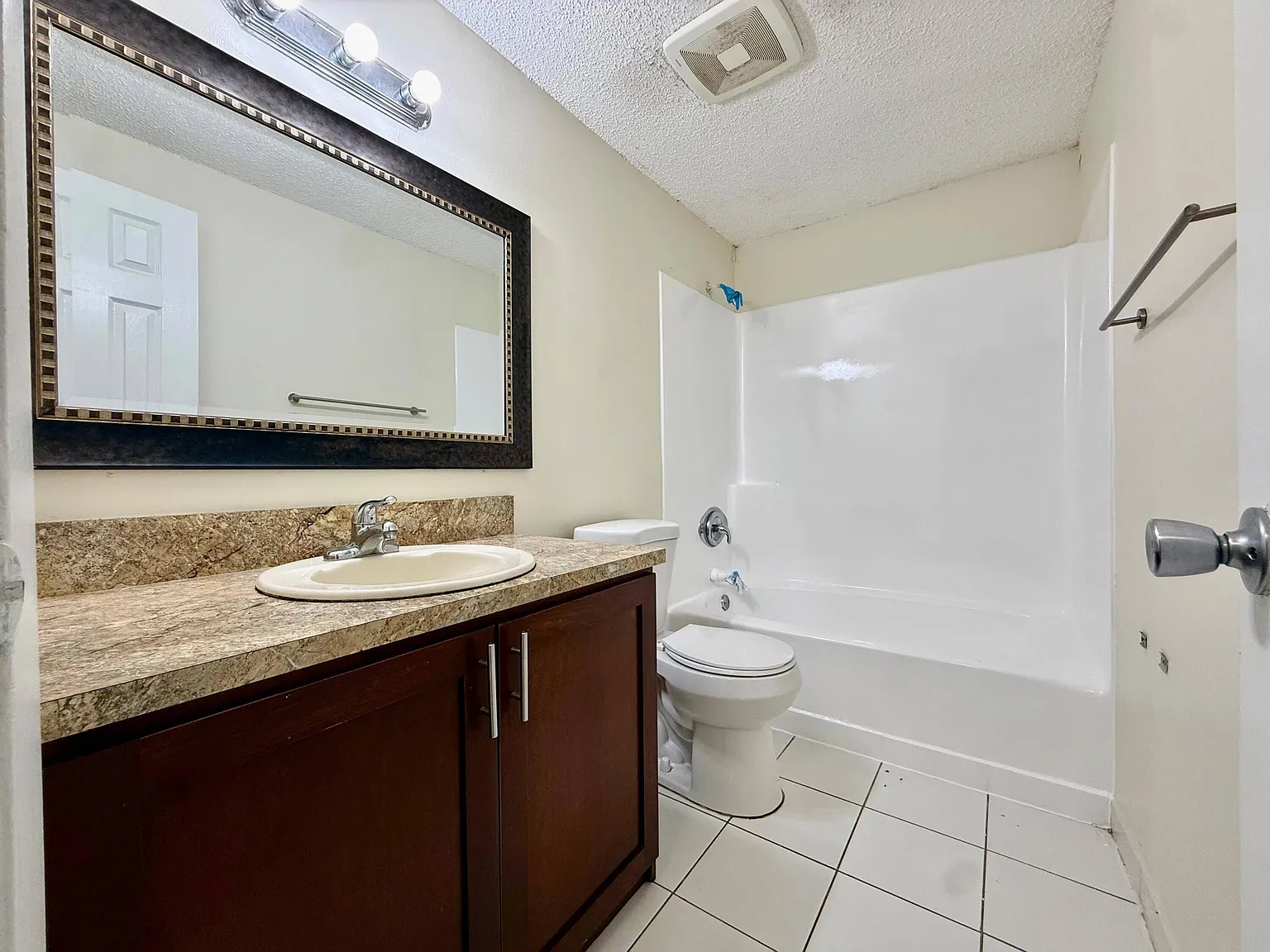 3 bed, 2.5 bath, 1650 sqft, $2,700 — Photo 4