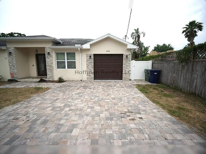 2314 W Saint Sophia St — Photo 2
