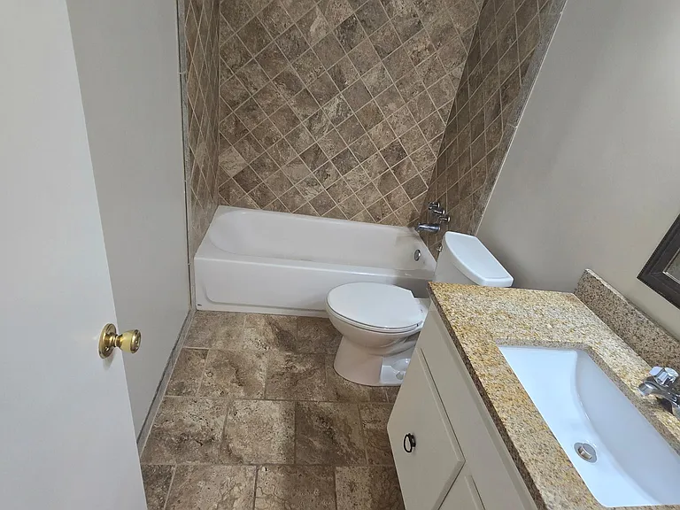 592 High Point Ter #3 — Photo 12