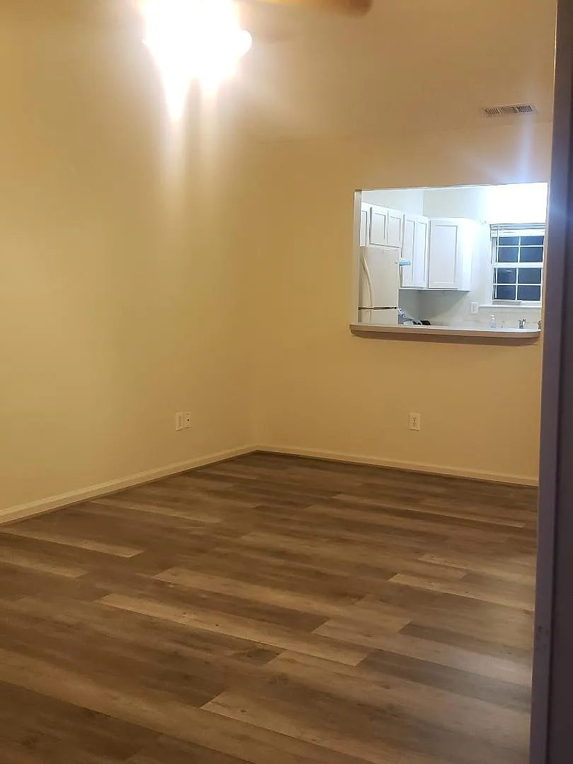 136 Brenda Dr — Photo 3