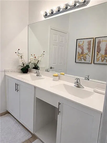 4 bed, 3.5 bath, 2642 sqft, $5,500 — Photo 2