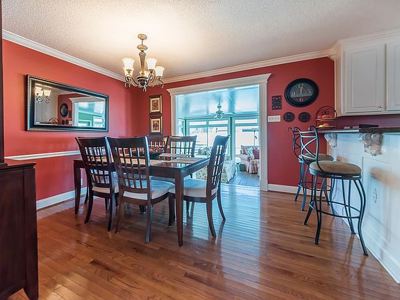 3rd image of 689 Deerfield Dr