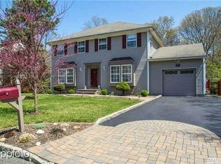 11 Chardonnay Dr, Coram, NY 11727