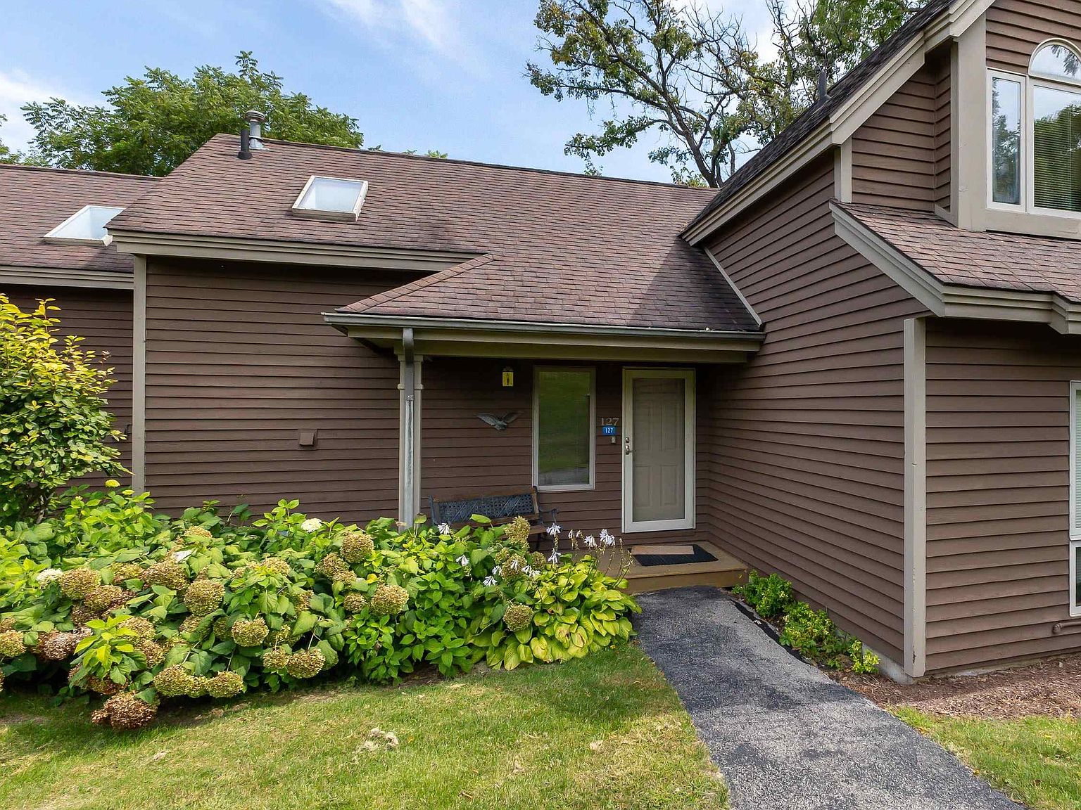 127 Walnut Hill Dr