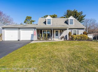 12 Hedgewood Rd, Howell, NJ 07731
