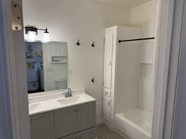 702 E 48th St, Tacoma, WA 98404