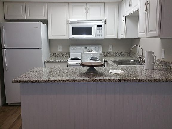 2nd image of 106 Windtree Ln