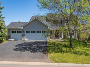 2875 Eagle Valley Dr, Woodbury, MN 55129