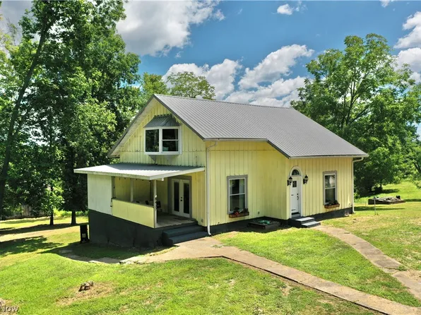 8437 S Calhoun Hwy, Millstone, WV 25261