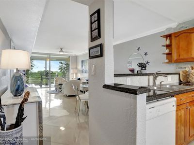 575 Oaks Ln UNIT 704, Pompano Beach, FL, 33069