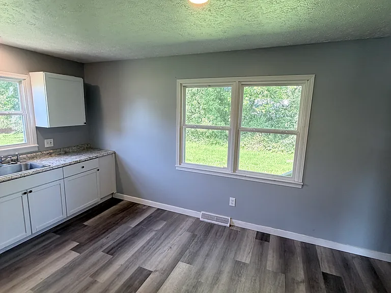 3125 Harmont Ave NE — Photo 5