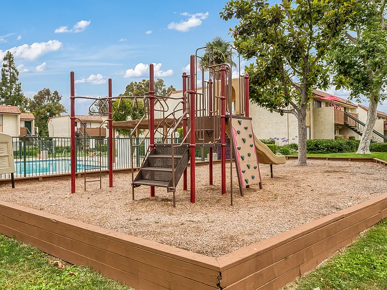 Walnut Park — Photo 8