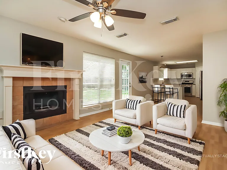 1039 Wentworth Dr — Photo 4