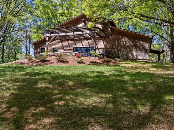 2950 Beroth Rd, Pfafftown, NC 27040