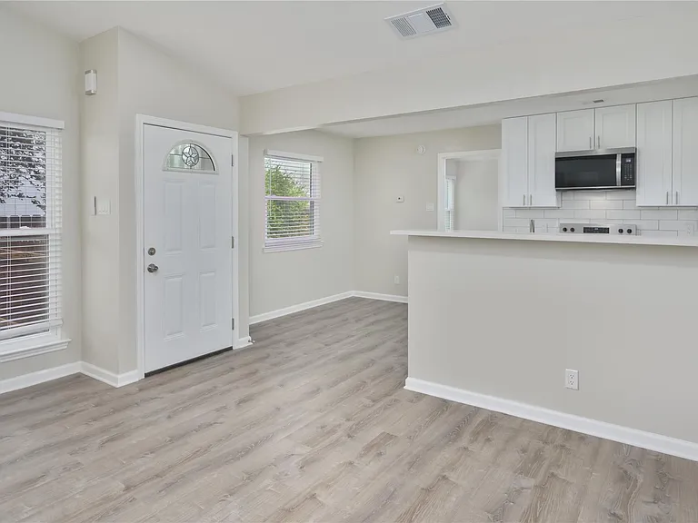 520 Cutty Trl #B — Photo 6