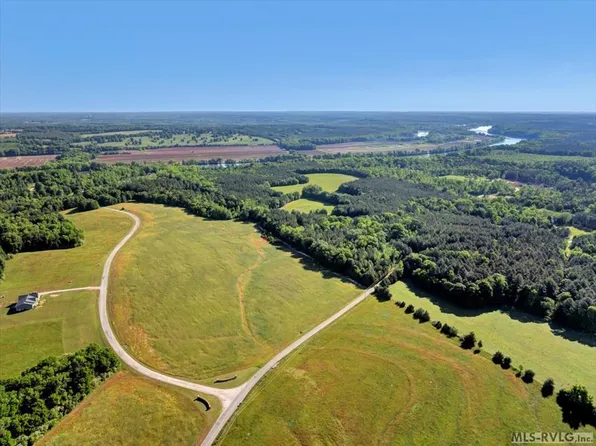 17 Boxwood Shores Dr, Boydton, VA 23917