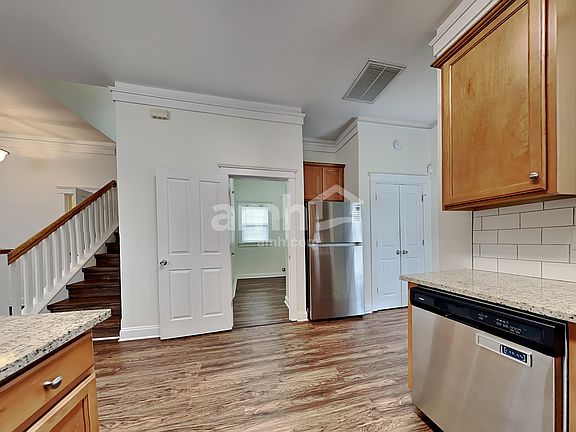 4th image of 206 Hydrangea St