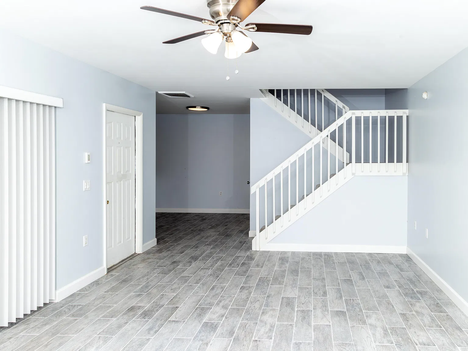 2 bed, 2.5 bath, 1236 sqft, $2,300 — Photo 2