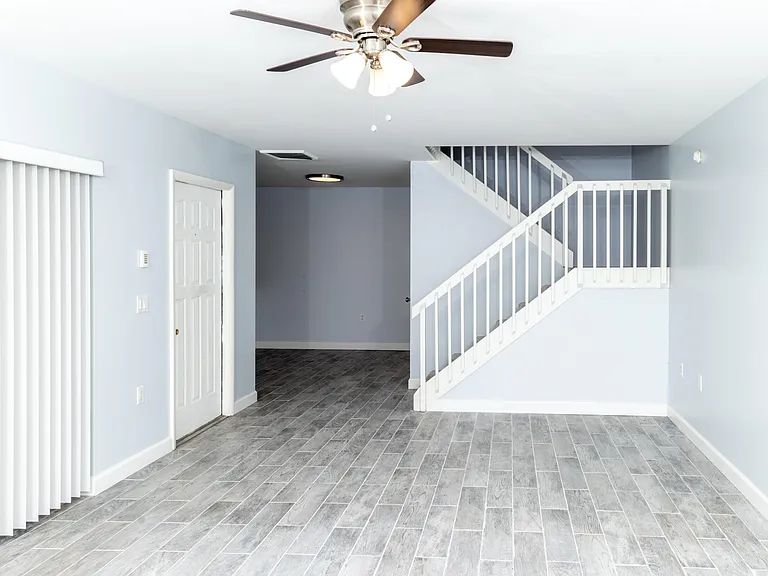 7406 74th Way — Photo 2