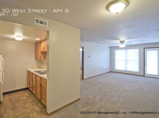 130 W 5th St, Roxana, IL 62084