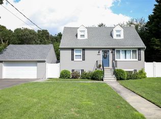 1693 Feureisen Ave, Bohemia, NY 11716