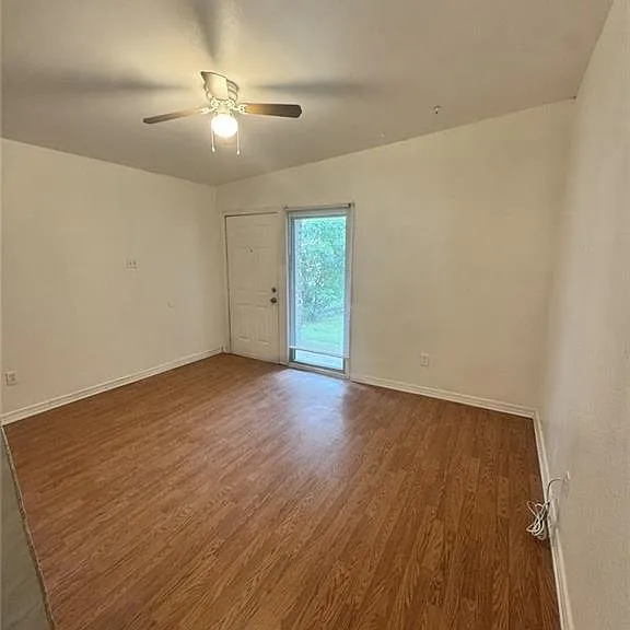 3423 Delaware Ave — Photo 11