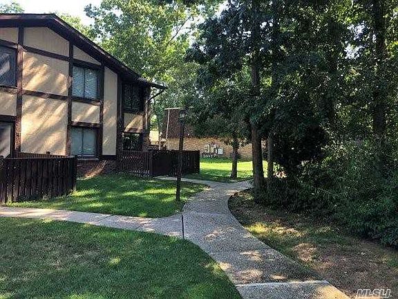 3rd image of 100 Glen Hollow Dr