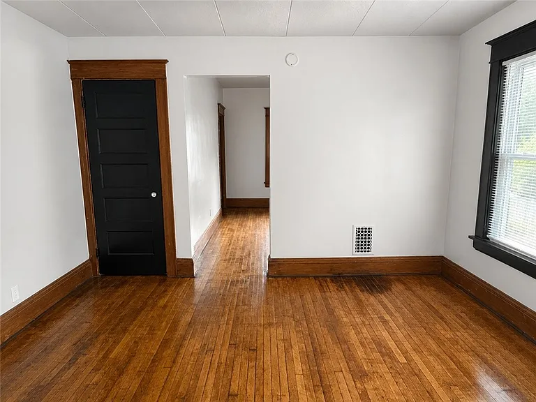 52 Winterroth St — Photo 5