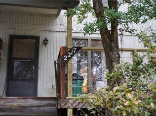 2217 N Crossover Rd, Fayetteville, AR 72703