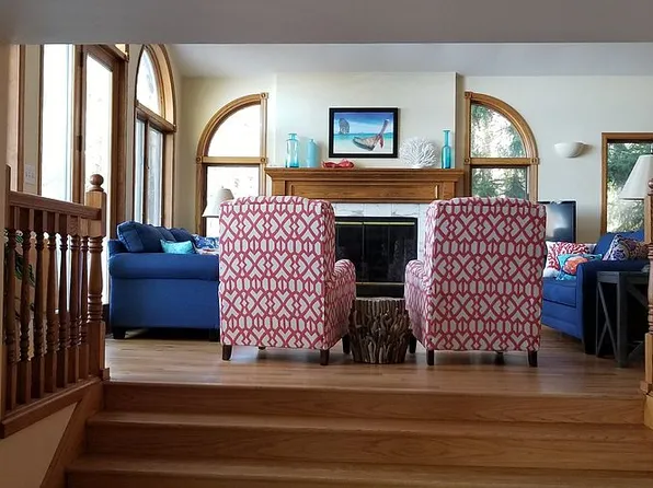 10903 Lake Dr, Two Rivers, WI 54241