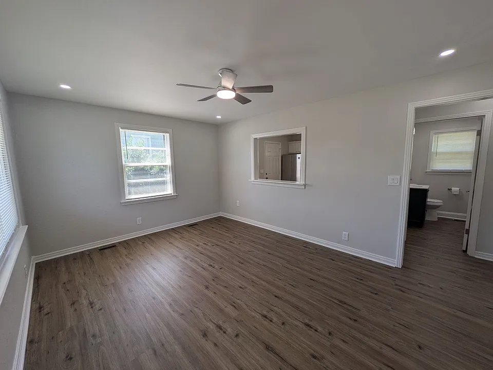3705 Hewlett Dr
