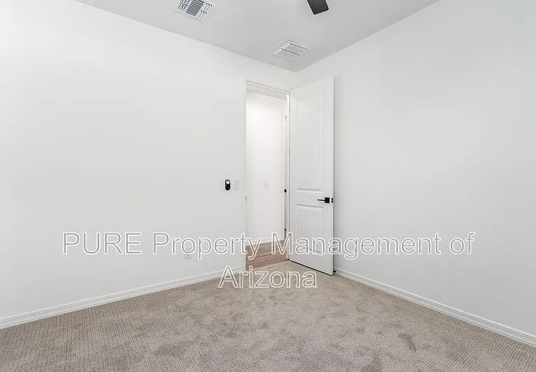 22937 E Roundup Way — Photo 24