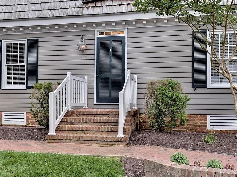 218 John Ratcliffe — Photo 1