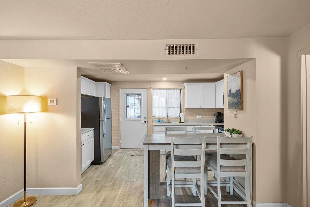 Building Photo - 226 S La Canada Dr #C