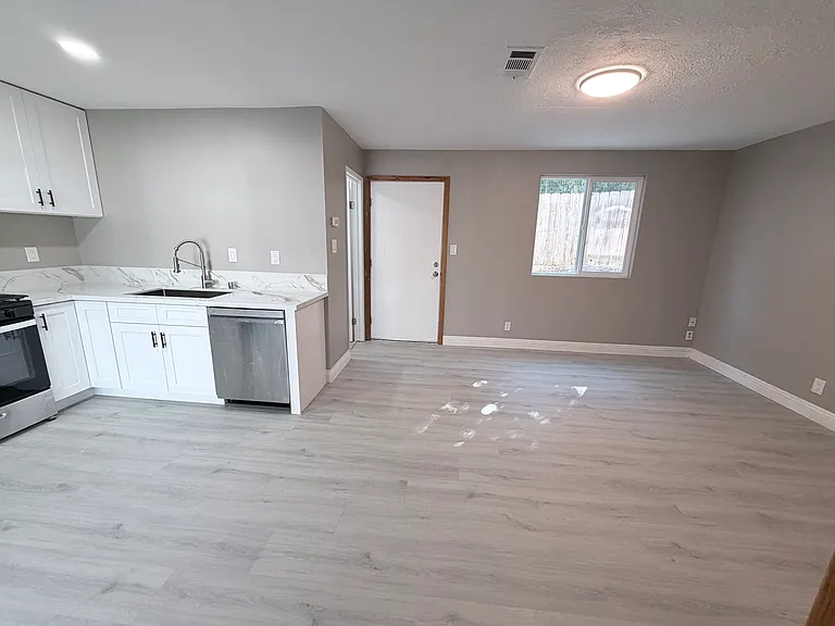 11413 Meknes Way — Photo 5