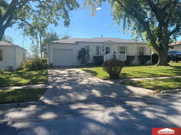 7405 Joseph Ave, La Vista, NE 68128