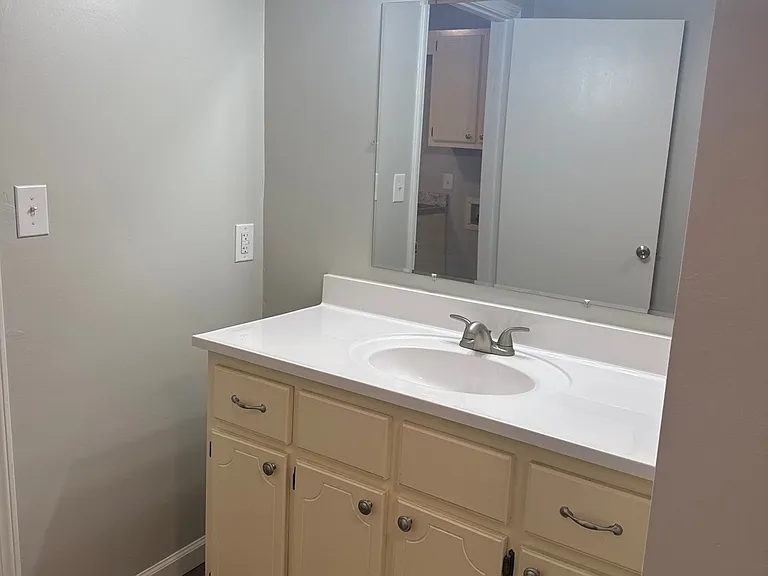 1068 Wallace Rd #B7 — Photo 6